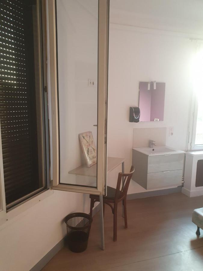 Hotel Aux Bons Amis Remeš Exteriér fotografie